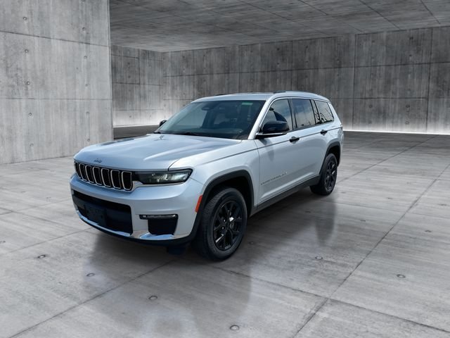 Used 2021 Silver Jeep Limited image 4