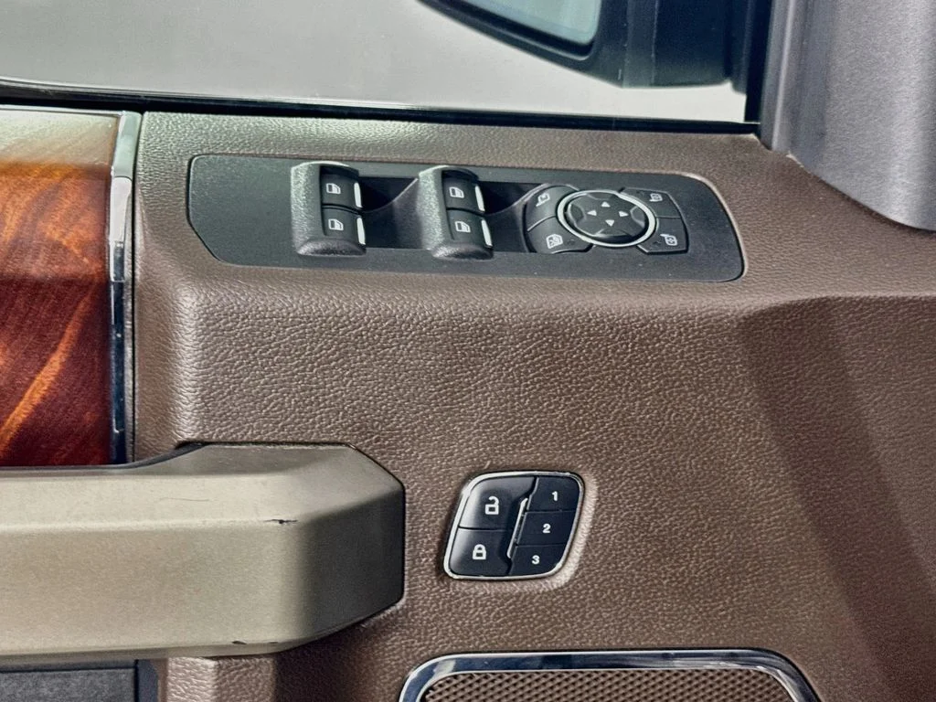 Used 2017 White Platinum Clearcoat Metallic Ford King Ranch image 23