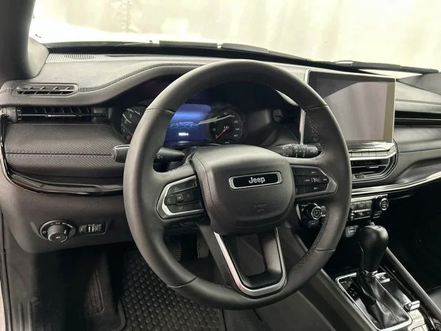 Used 2025 Silver Jeep Latitude image 8