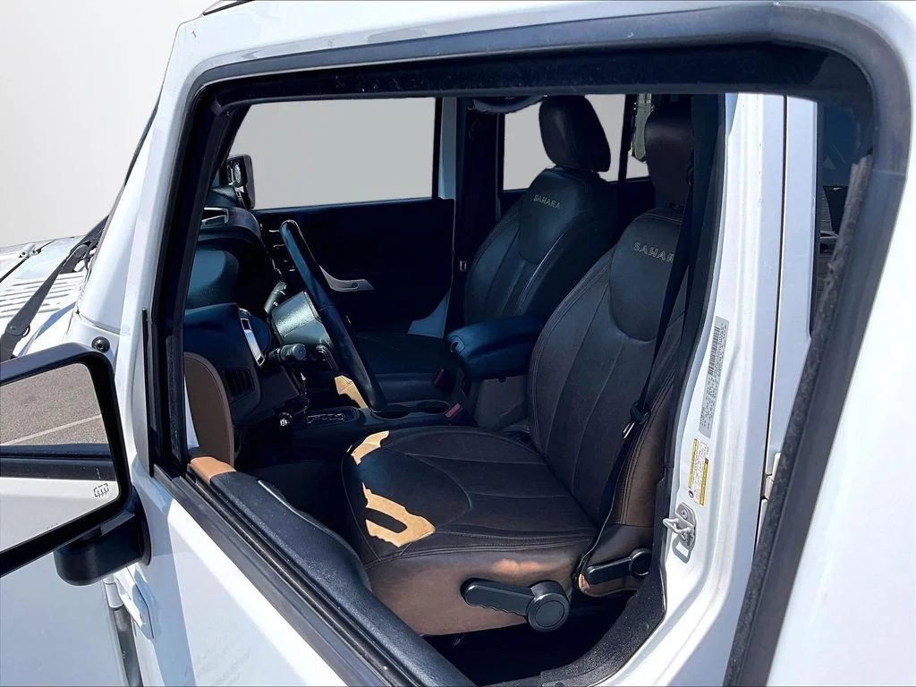 Used 2015 White Jeep Unlimited Sahara image 26