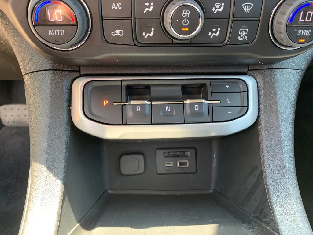 Used 2023 Red GMC SLT image 27