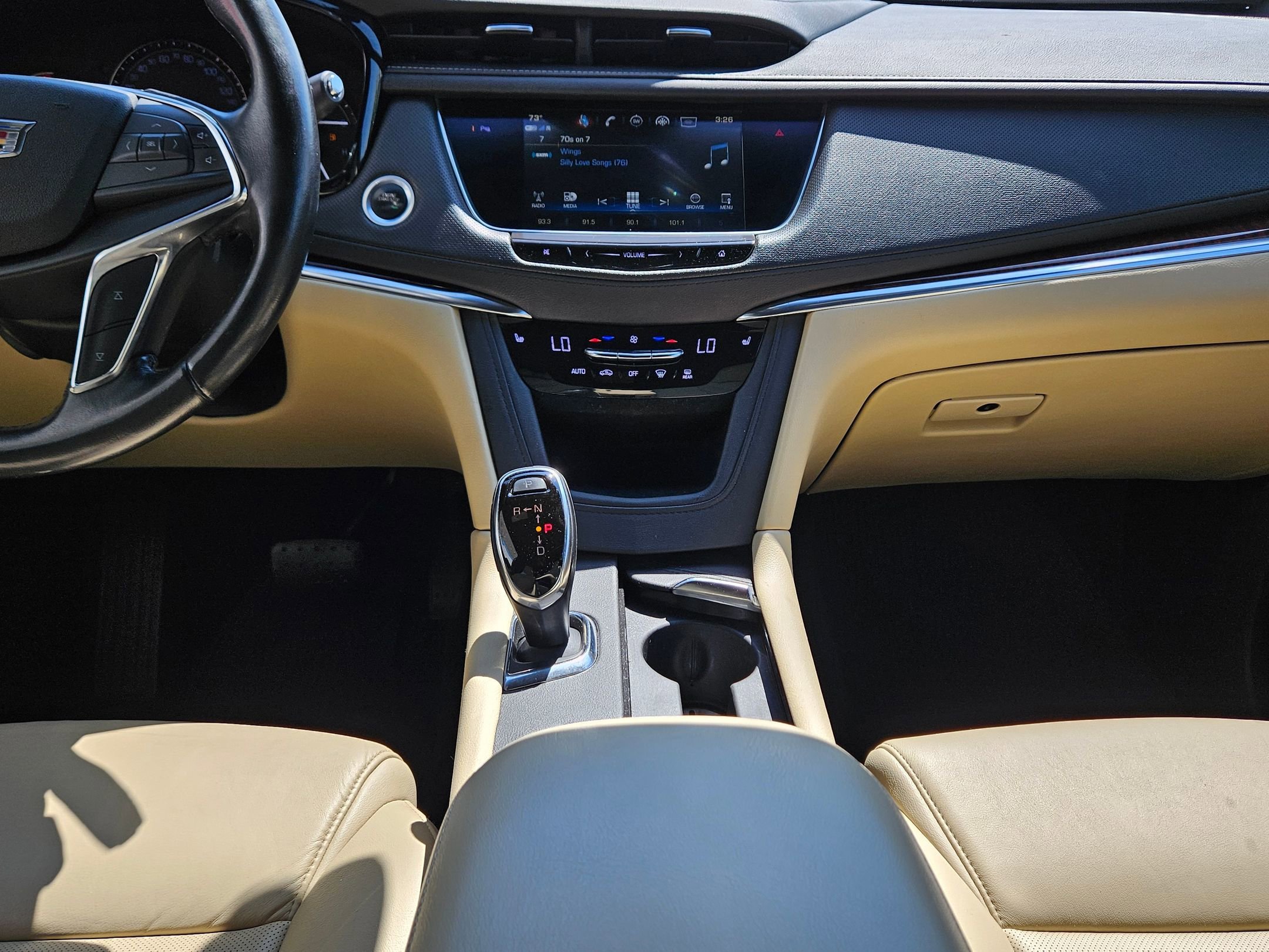 Used 2019 Crystal White Tricoat Cadillac Luxury FWD image 10