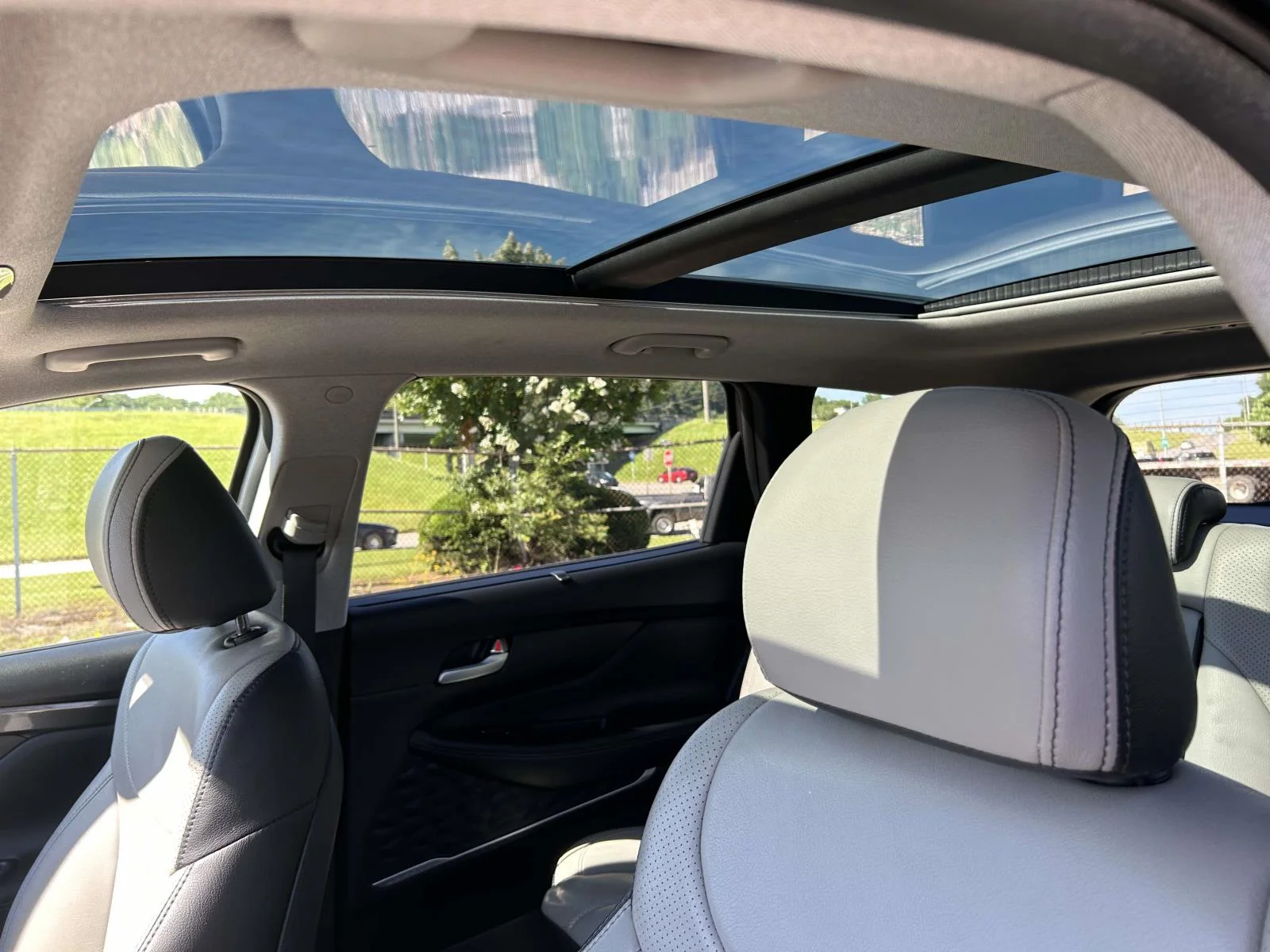 Used 2022 Gray Hyundai Limited FWD image 8