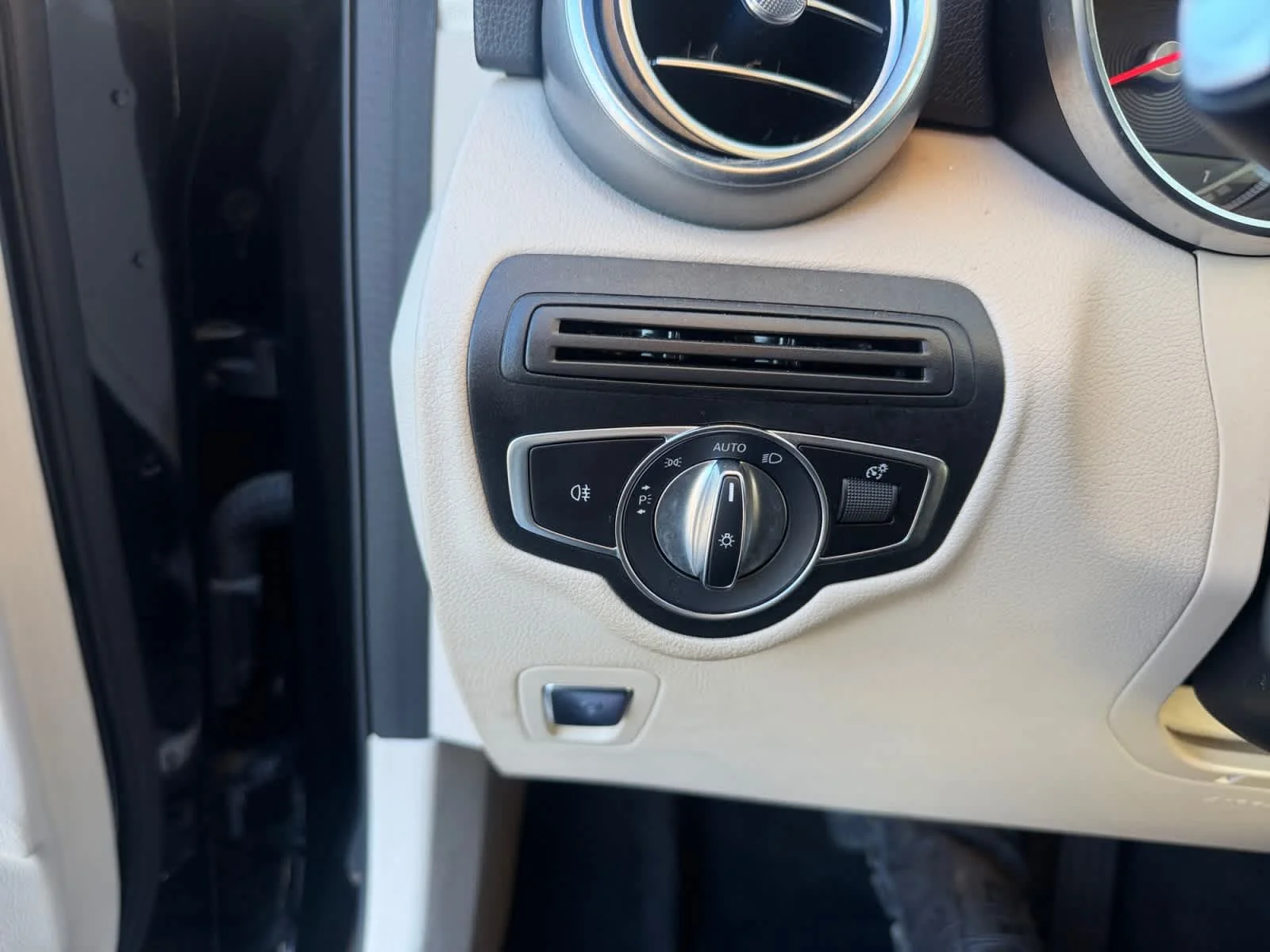 Used 2019 Black Mercedes-Benz GLC 300 image 36