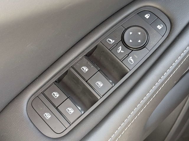 New 2027 RADIANT WHITE INFINITI Pure FWD image 26