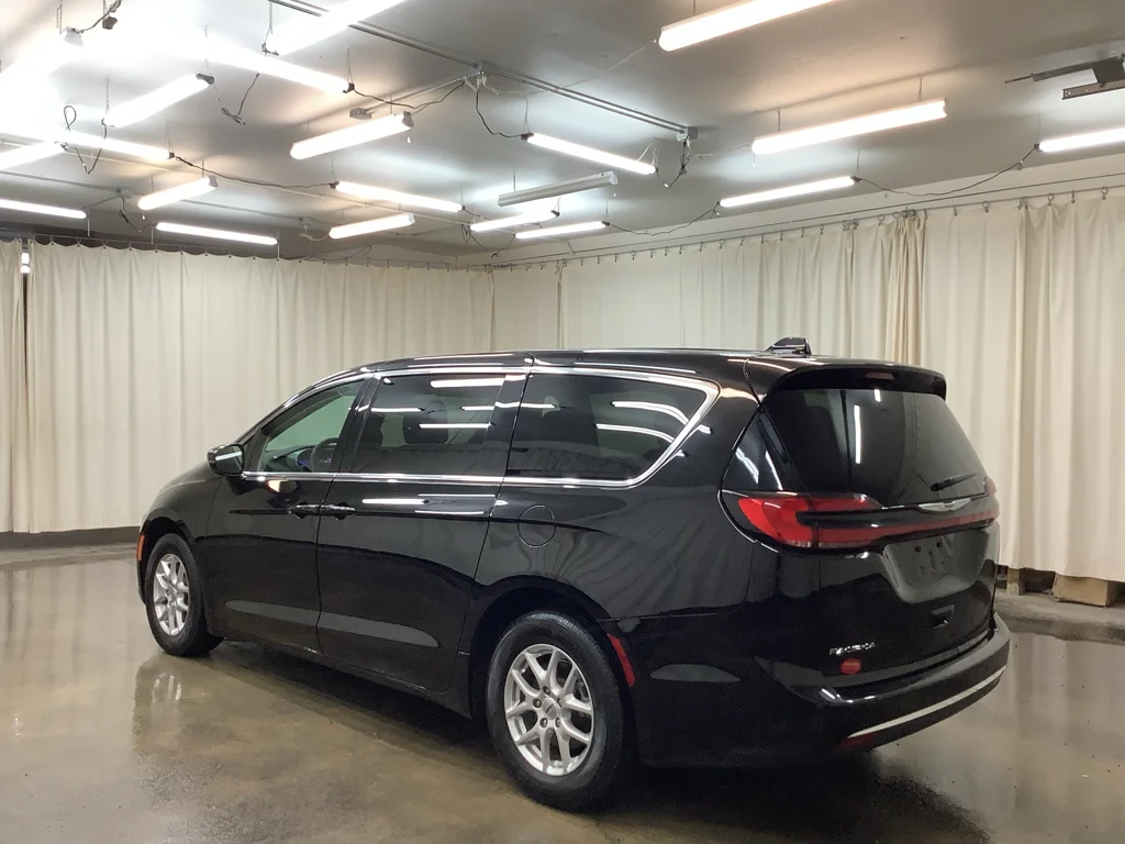Used 2024 Diamond Black Crystal Pearlcoat Chrysler Touring L image 9