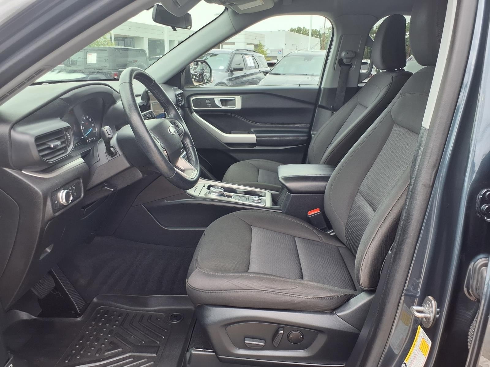 2022 Ford Explorer photo 19 of 26