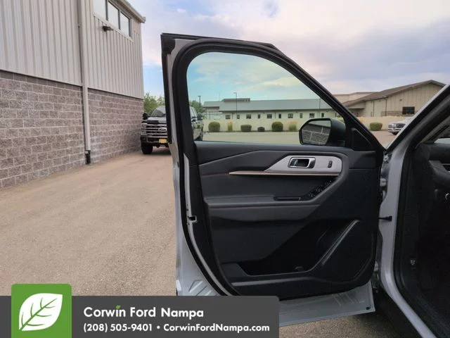 New 2026 Space White Metallic Ford Active image 10