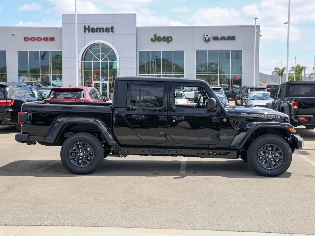 New 2026 Black Clear-Coat Exterior Paint Jeep 85th Anniversary Edition image 3