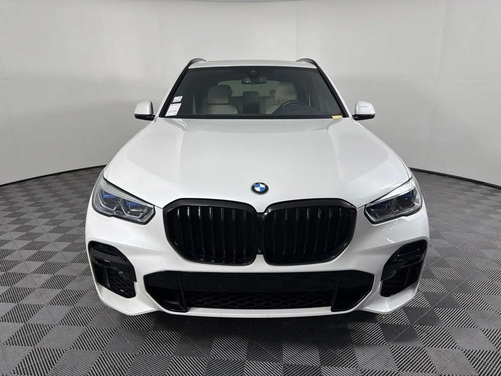 Used 2022 Mineral White Metallic BMW xDrive40i image 2