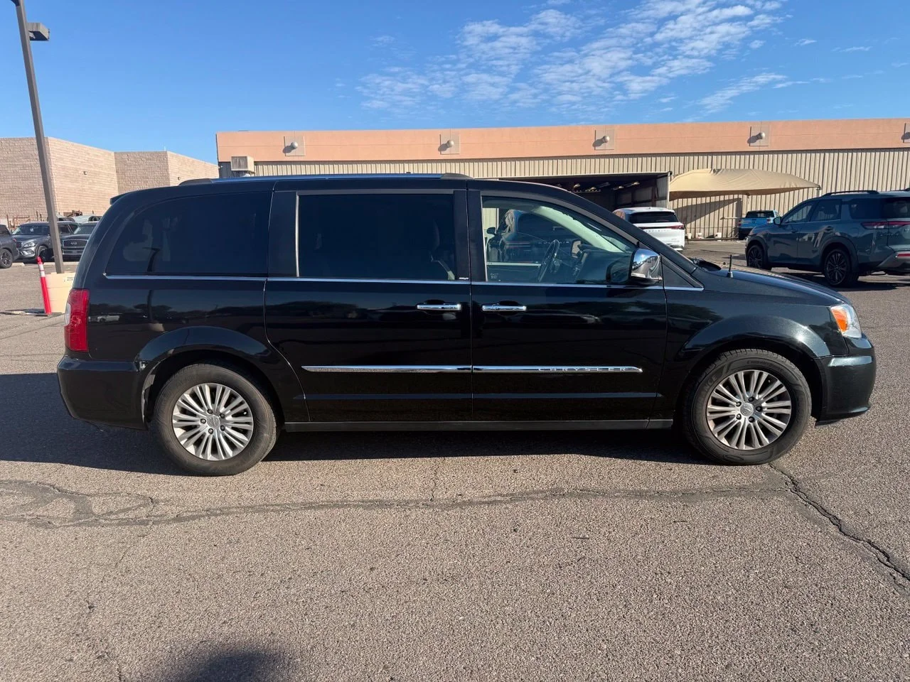 Used 2013 Brilliant Black Crystal Pearlcoat Chrysler Limited image 3