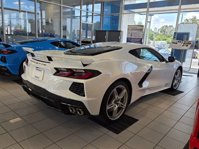 Used 2025 Arctic White Chevrolet 1LT image 11