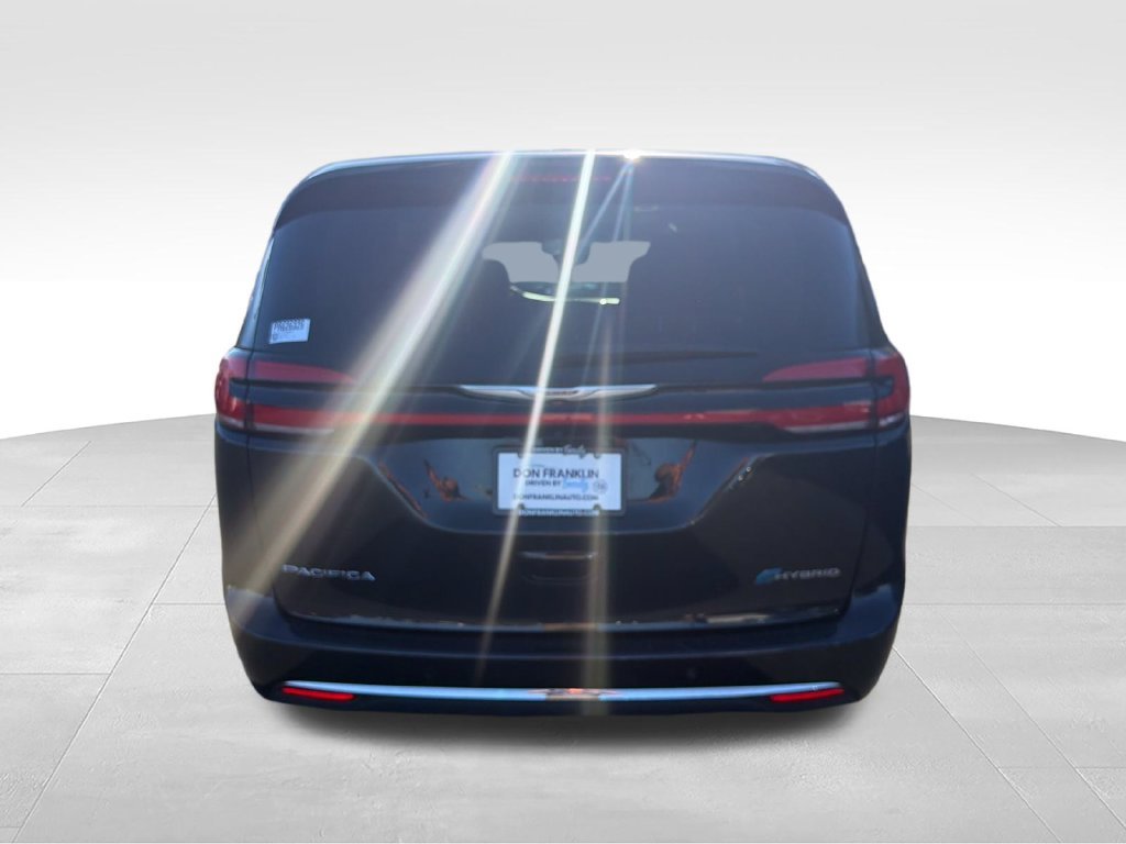 Used 2023 Black Chrysler Touring L image 4