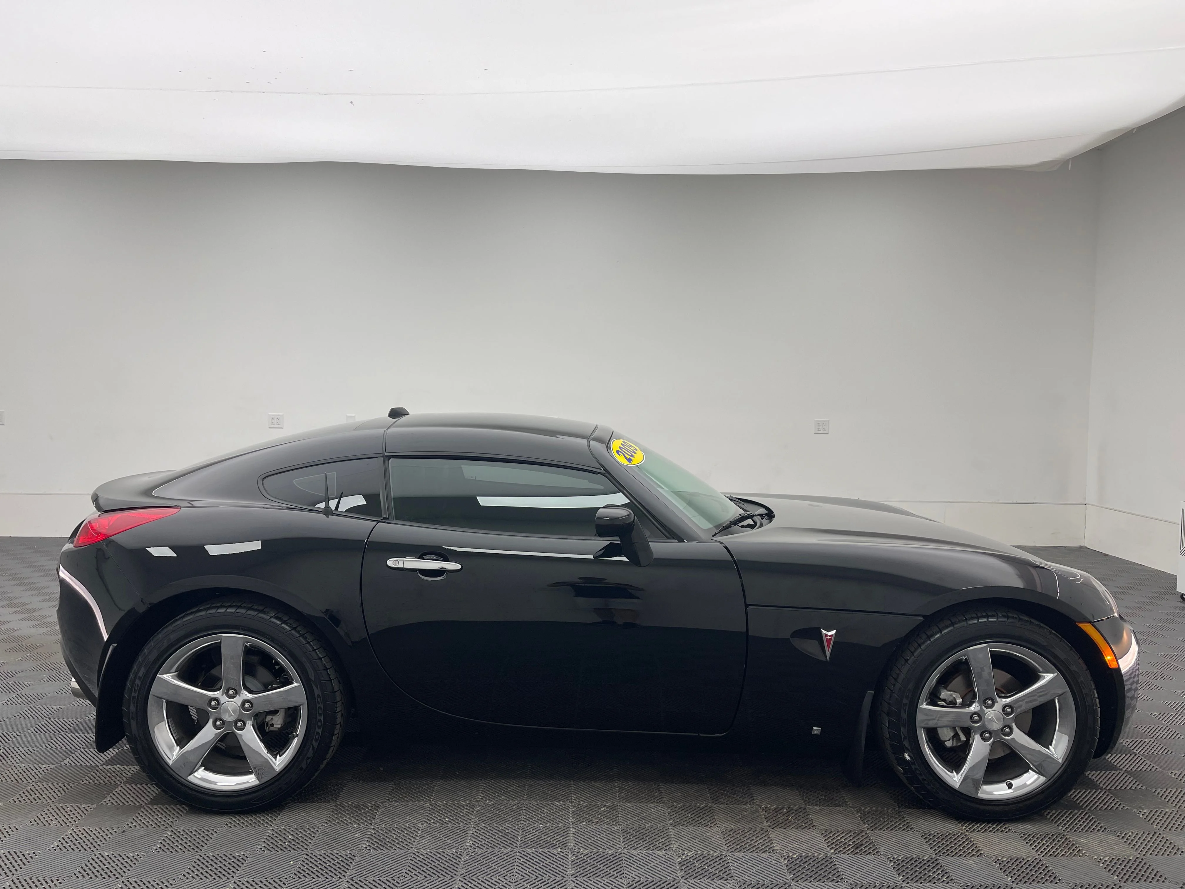 Used 2009 Mysterious (Black) Pontiac GXP image 4