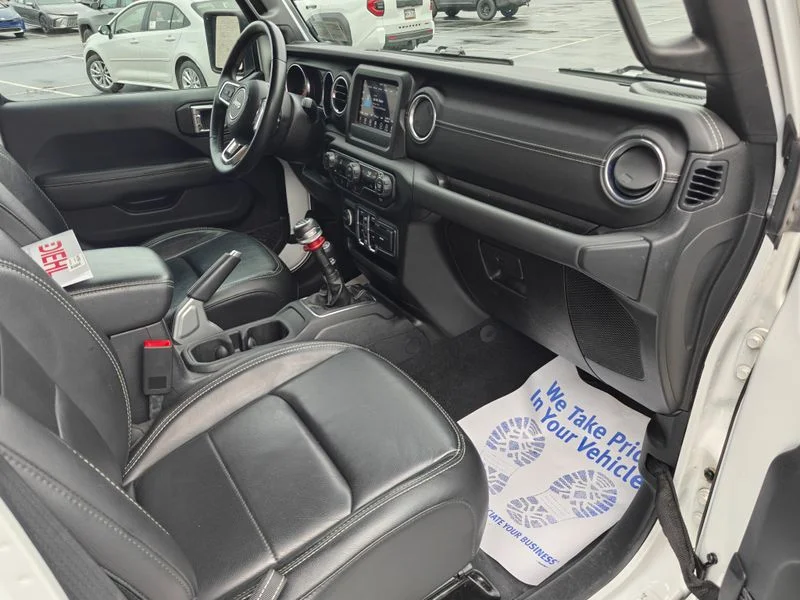 Used 2019 White Jeep Unlimited Sahara image 19