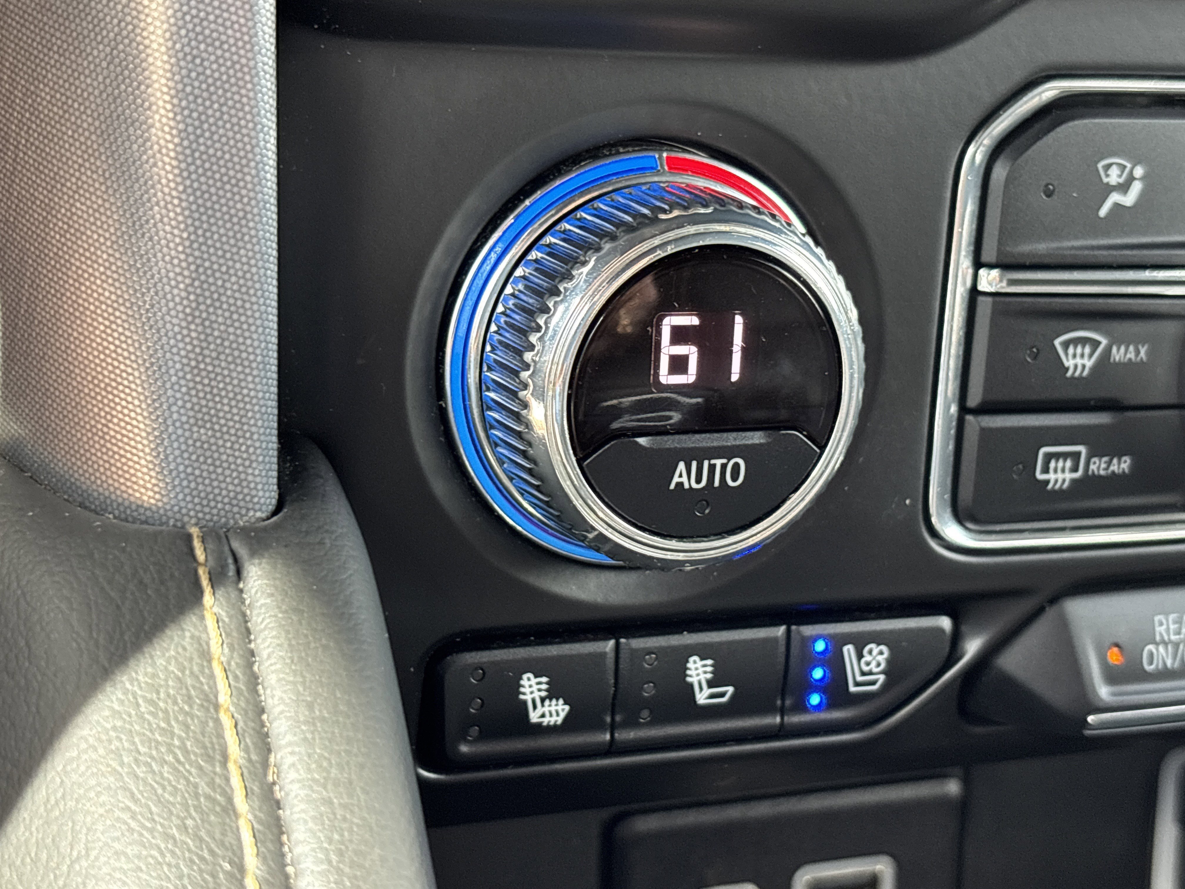 Used 2023 Sterling Metallic GMC SLT 4WD image 43