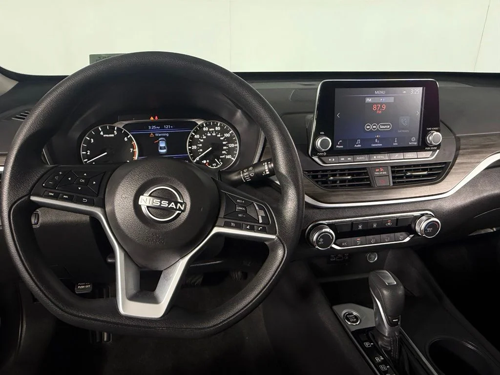 2025 Nissan Altima SV - Photo 14