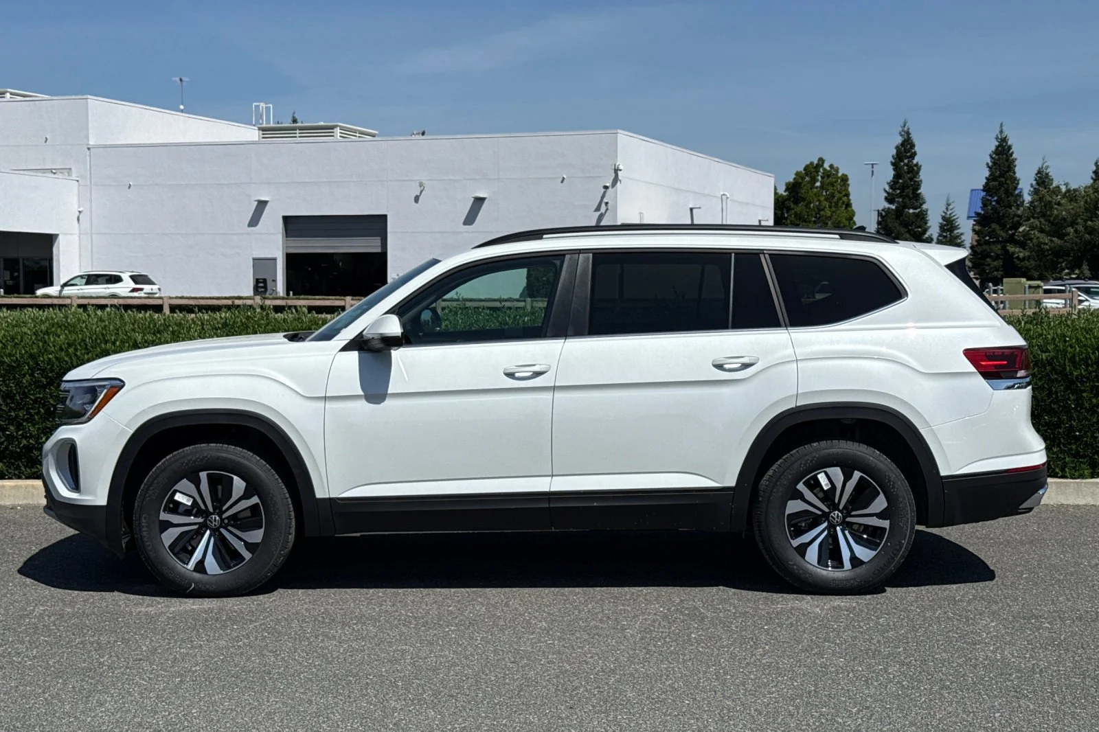 New 2026 Opal White Pearl Volkswagen 2.0T SE image 7