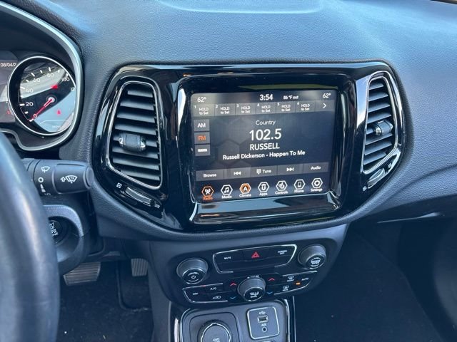 Used 2018 Silver Jeep Limited image 19