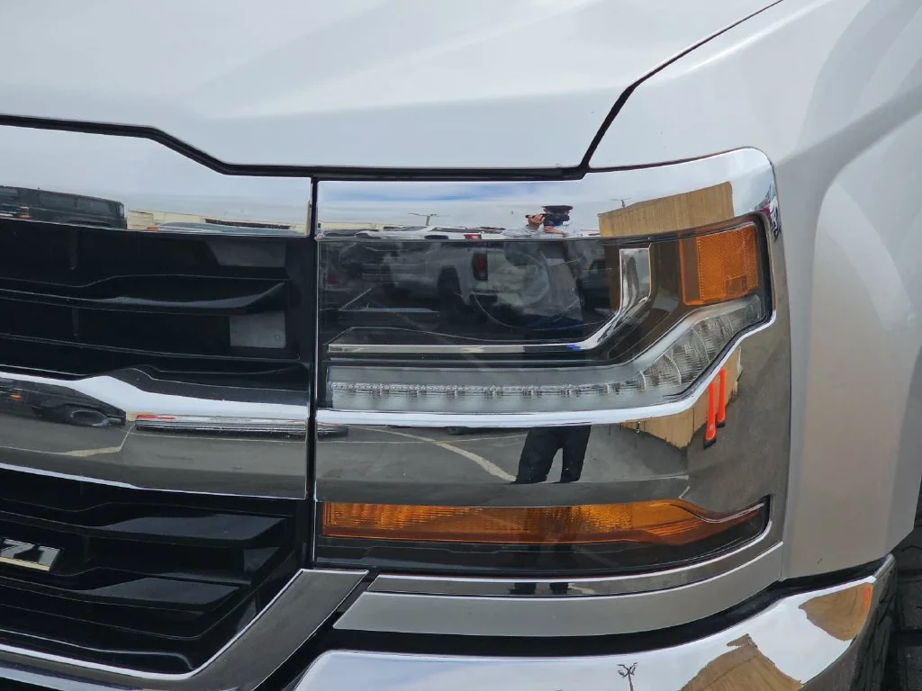 Used 2018 Silver Chevrolet LT image 31