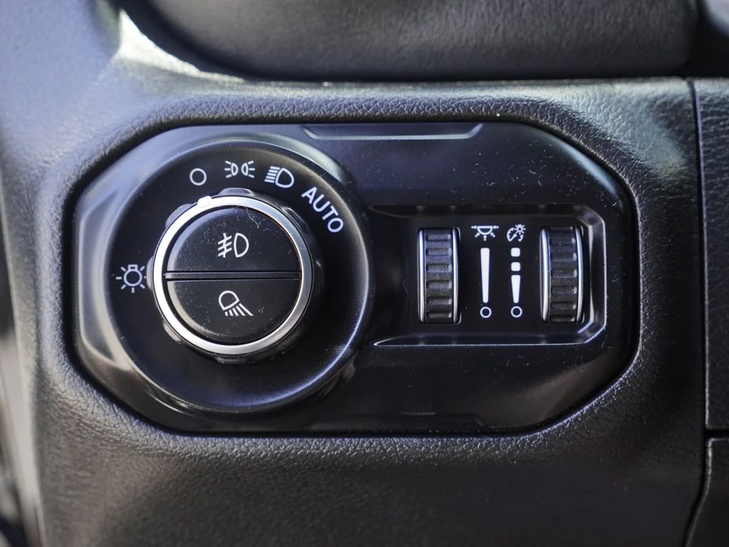 Certified Used 2021 Black Jeep Overland image 12