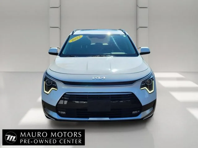 Used 2023 White Kia EX Touring image 9