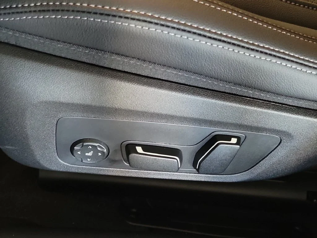 New 2026 Black Sapphire Metallic BMW 330i image 16