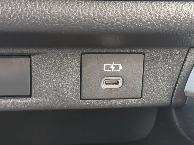 Certified Used 2024  Toyota Platinum image 27