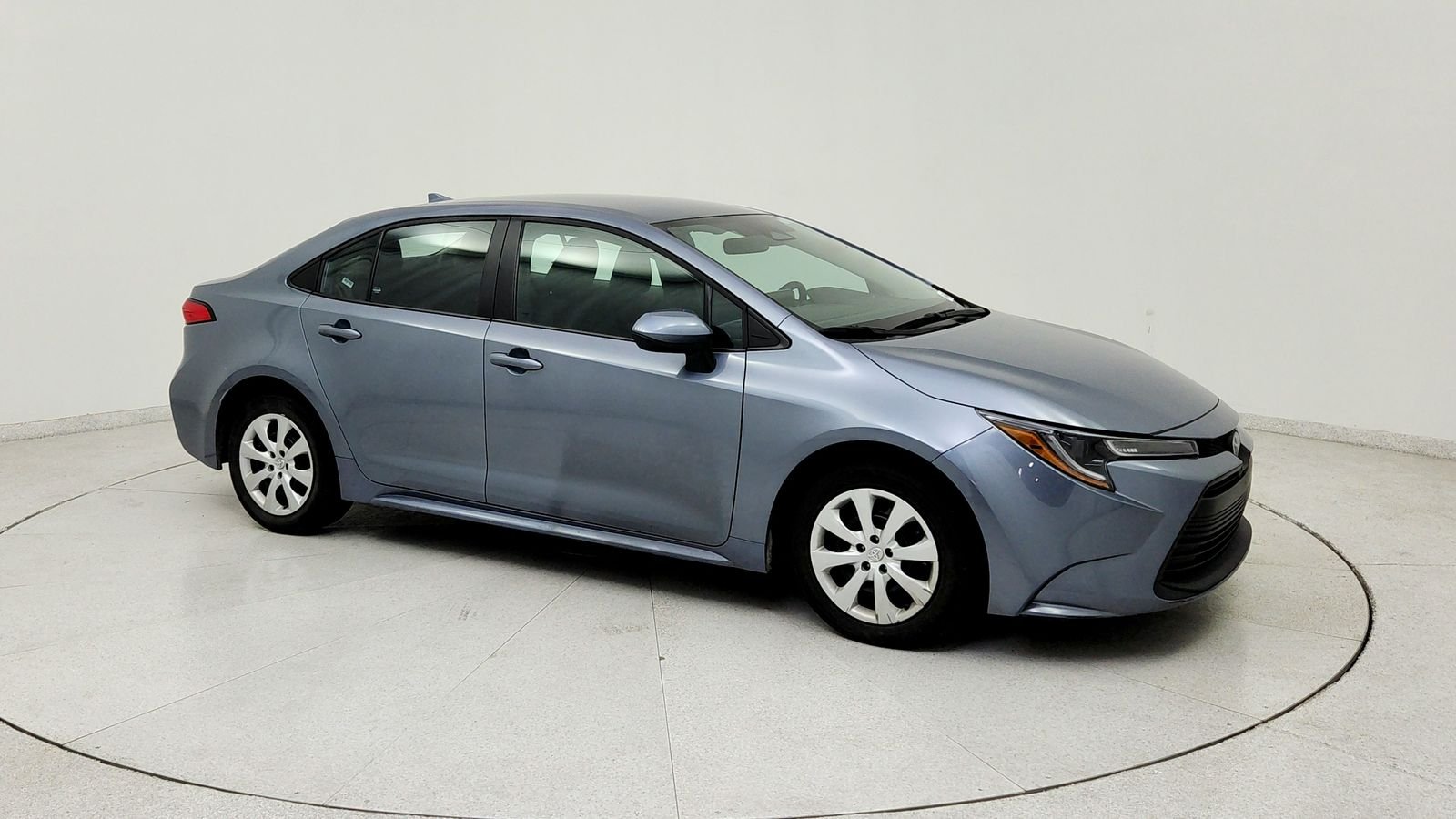 Used 2024  Toyota LE image 9