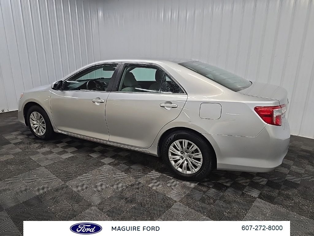 Used 2014 Silver Toyota LE image 5