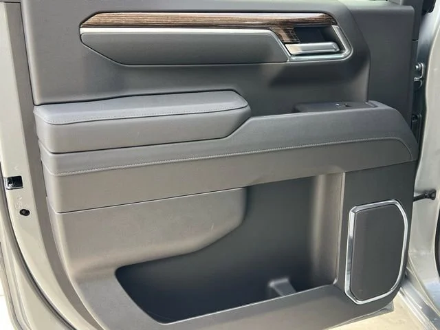 New 2026 Sterling Metallic GMC Elevation image 21
