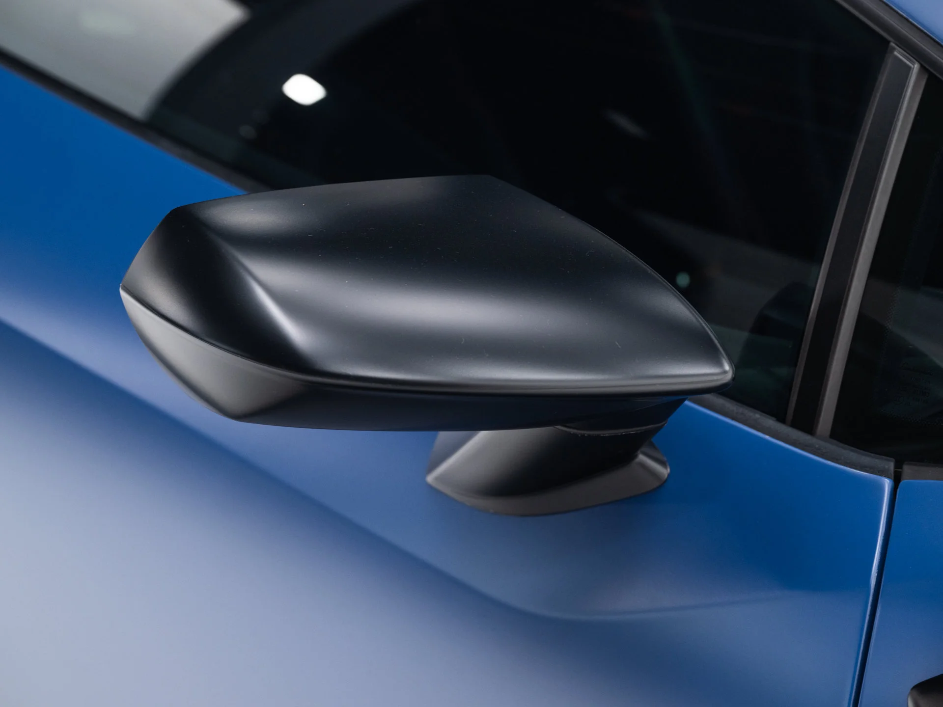 Used 2023 Blu Grifo Matte Lamborghini  image 18