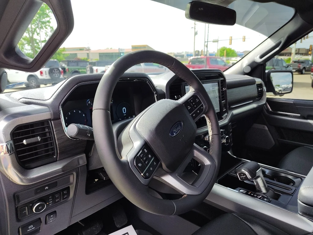 Used 2025 Star White Ford LARIAT image 13