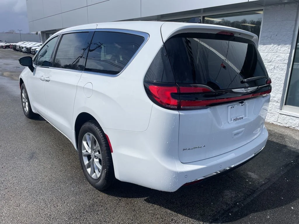 2026 Chrysler Pacifica Select - Photo 3