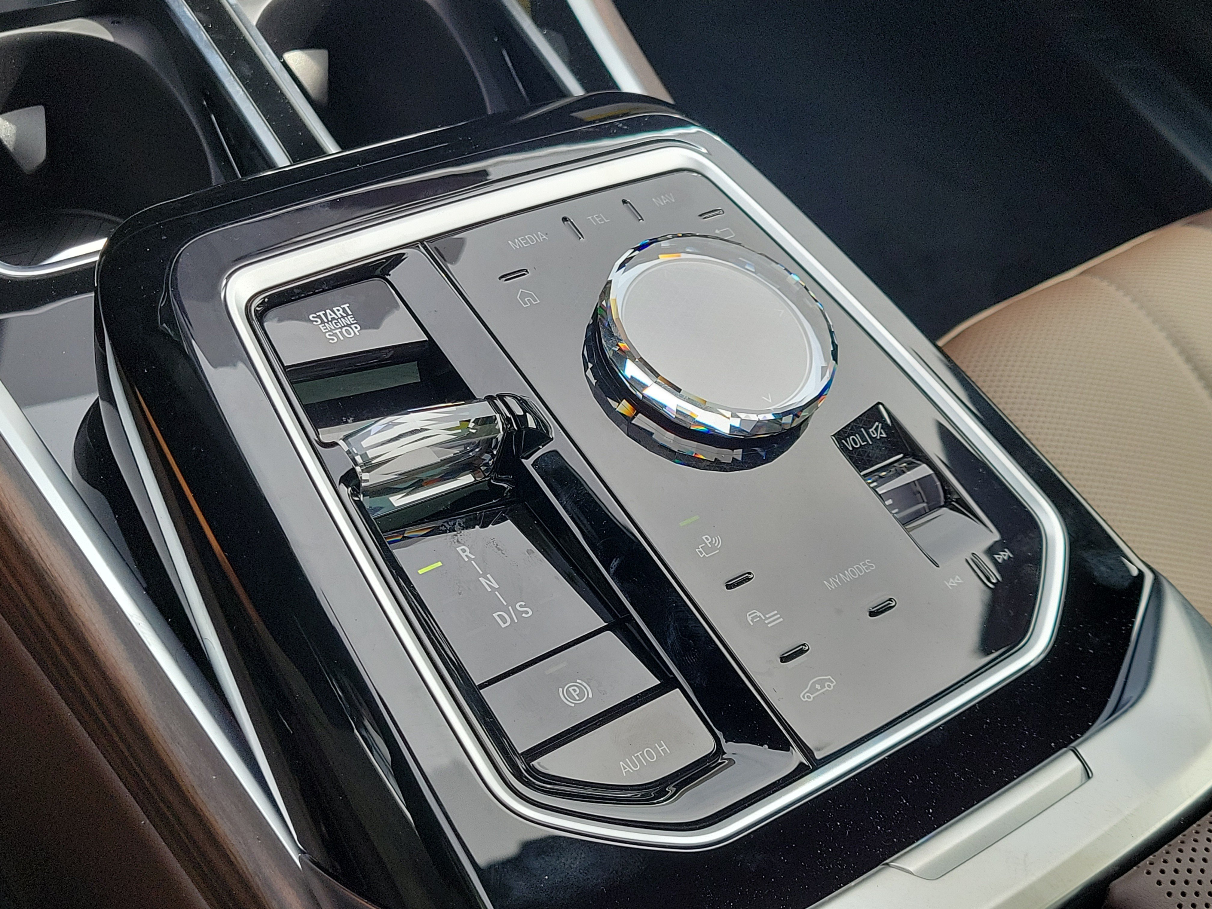New 2026 Alpine White BMW 740i image 25