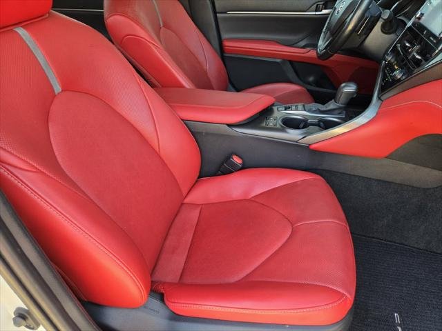 Certified Used 2024 MID BLK/WIND CHILL Toyota  image 11