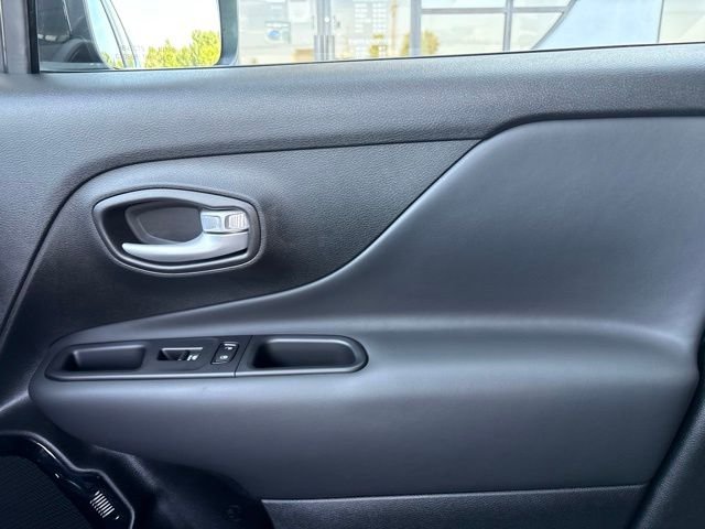 Used 2023 Gray Jeep Altitude image 20