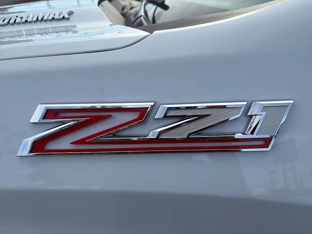 Used 2023 Summit White Chevrolet  image 13