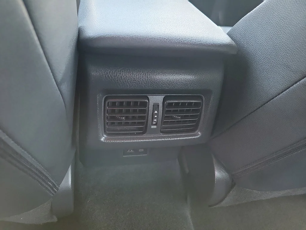 Used 2026 Ice Cap Toyota SE image 9