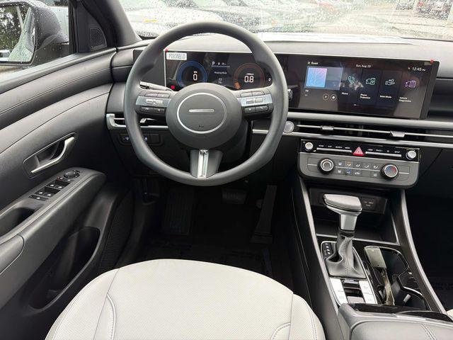 New 2027 Green Hyundai SE FWD image 20