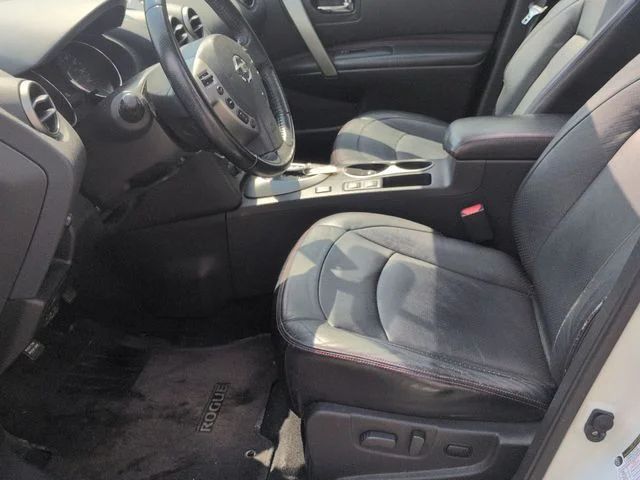 Used 2013 White Nissan SL image 22