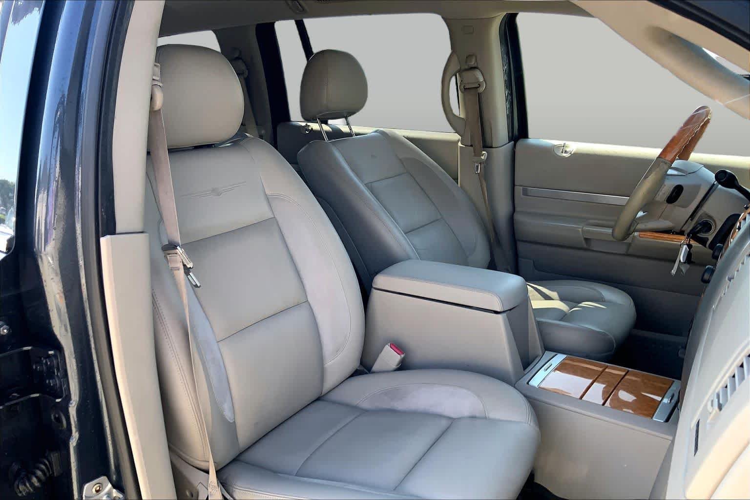 Pre-Owned 2007 Chrysler Aspen Limited