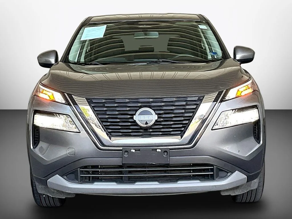 Used 2023 Gun Metallic Nissan SV image 2