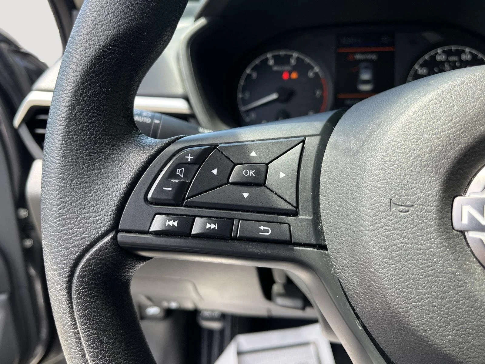 Certified Used 2025 Gun Metallic Nissan S image 31