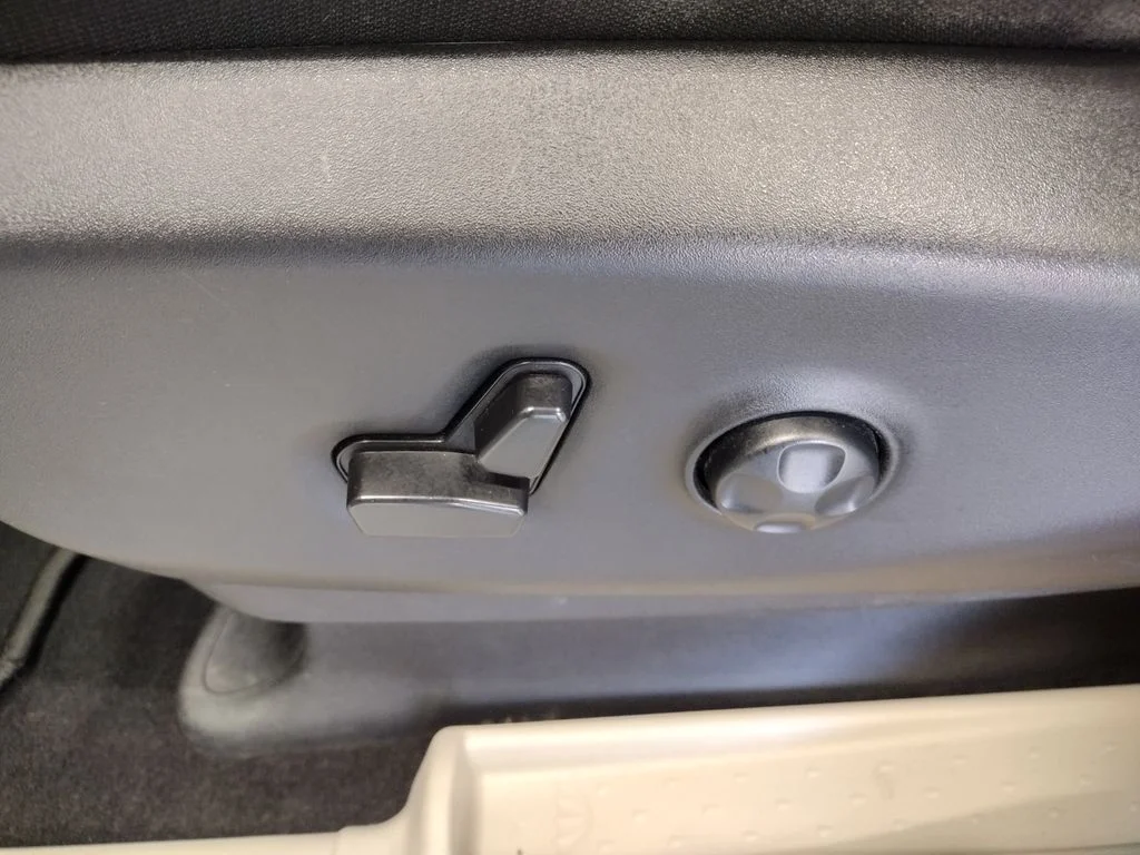 Used 2023 White Chrysler LX image 21