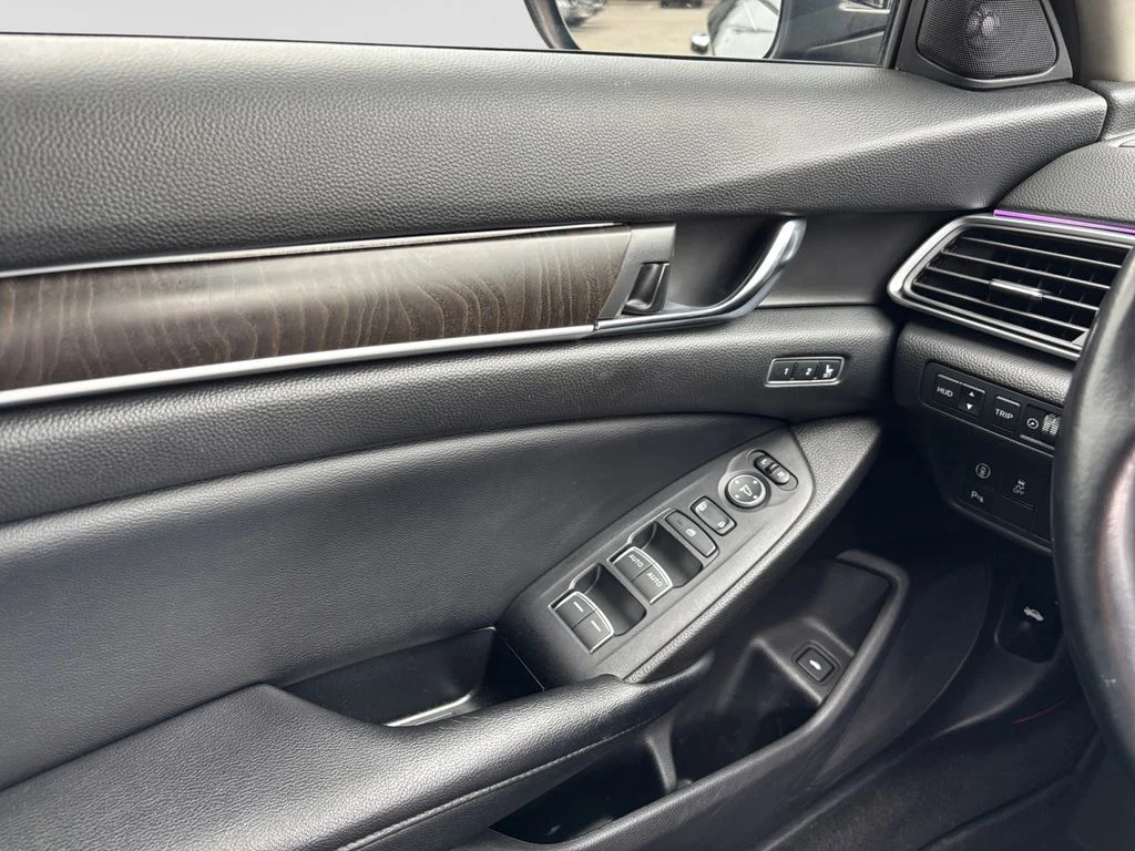 Used 2018 Black Honda Touring 2.0T image 17