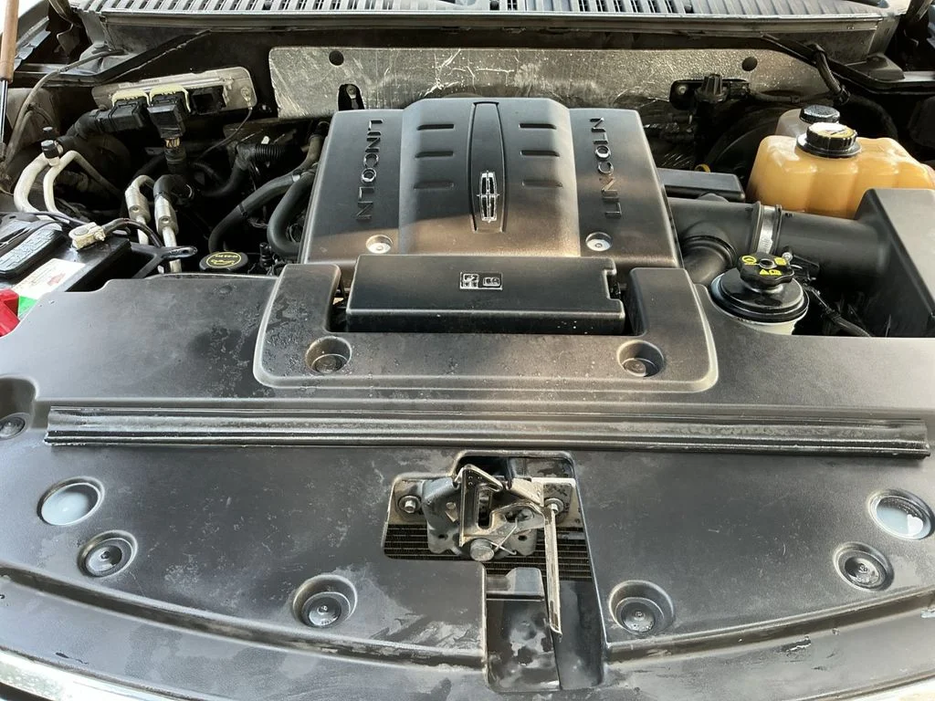 Used 2007 Gray Lincoln Base image 23