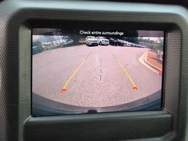 Used 2022  Jeep Sport image 19