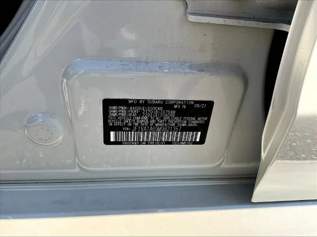 Used 2021 White Subaru Base image 21