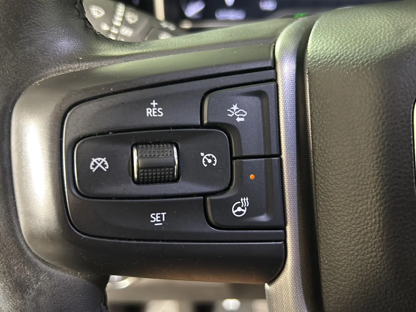 Used 2024 Summit White GMC Elevation image 19